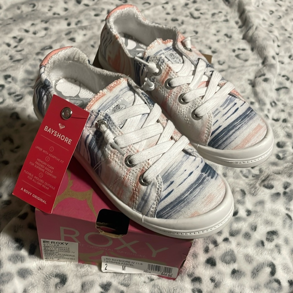 Girls Roxy size 2 brand new